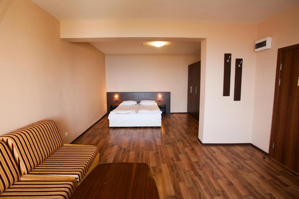 Bisser Hotel - Free Parking - Free Pool Access Balchik Habitación foto