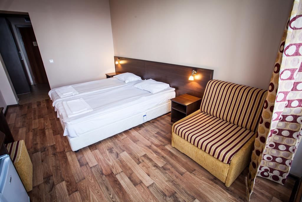 Bisser Hotel - Free Parking - Free Pool Access Balchik Habitación foto