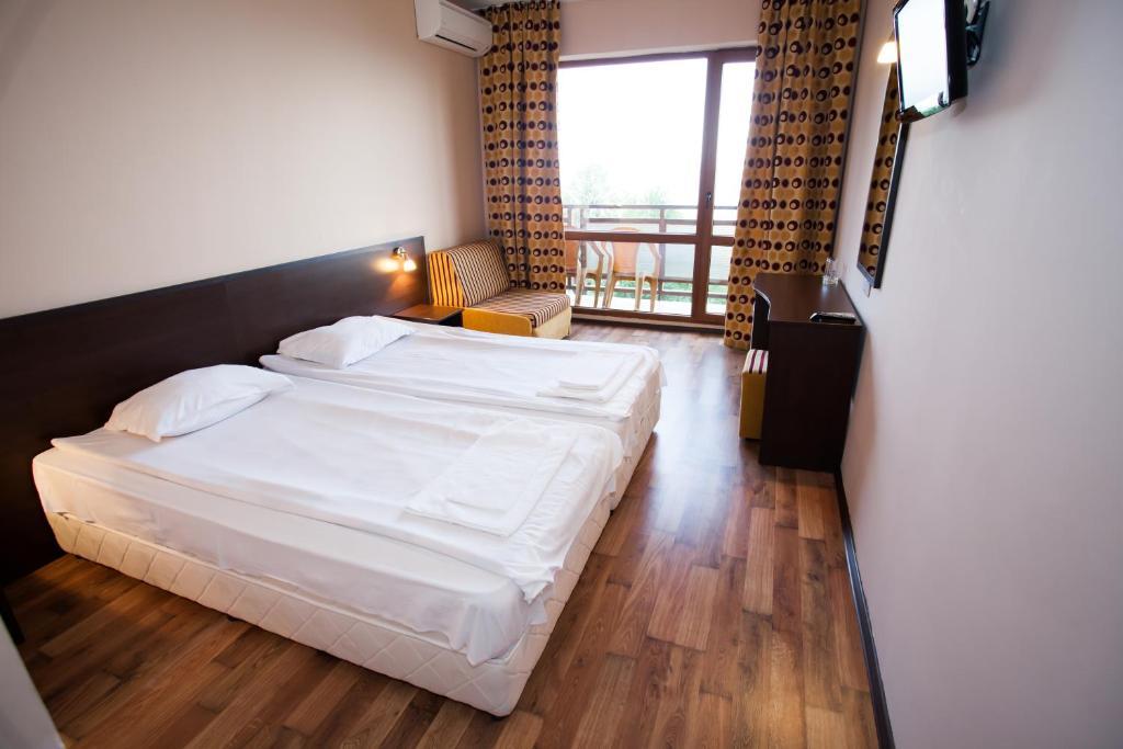 Bisser Hotel - Free Parking - Free Pool Access Balchik Habitación foto
