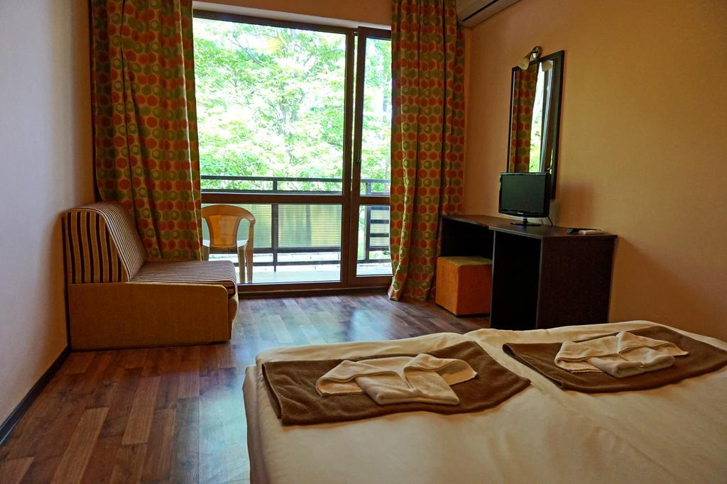 Bisser Hotel - Free Parking - Free Pool Access Balchik Exterior foto