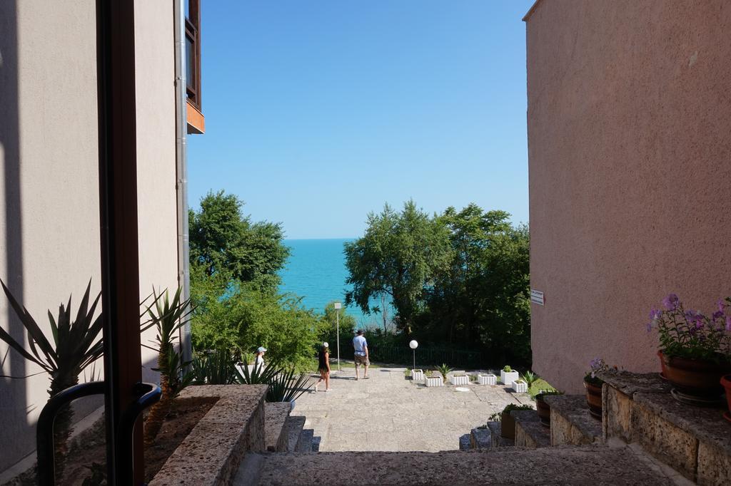 Bisser Hotel - Free Parking - Free Pool Access Balchik Exterior foto